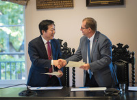 Prof. Jeong-Kyoum Kim, President Chungnam National University and Prof. Michał Markuszewski, Rector of the MUG